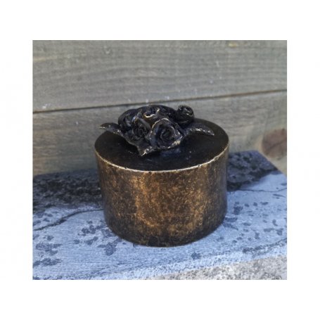 Pronssinen muisto patsas "Rose memory"