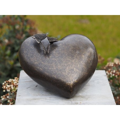 Pronssinen muisto patsas "Heart and Butterfly"