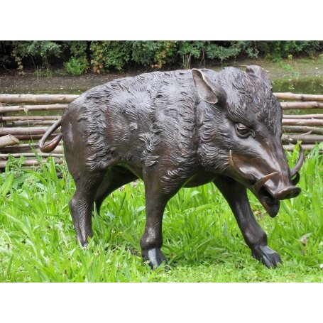 Pronssinen Villisika patsas 1