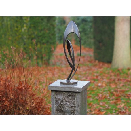 Pronssinen moderni patsas "Shade"