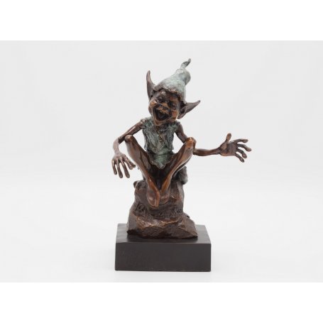 Pronssinen patsas "Hobgoblin I"