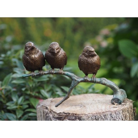 Pronssinen lintu patsas "Pikkulinnut"
