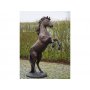 Pronssinen Ori patsas "Staggering Horse"