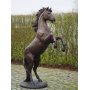 Pronssinen Ori patsas "Staggering Horse"