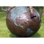 Pronssinen maapallo patsas "Boy Sitting On Globe"