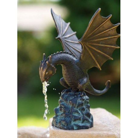 Pronssinen pieni suihkulähde patsas "Small Spitting Dragon On Rock"