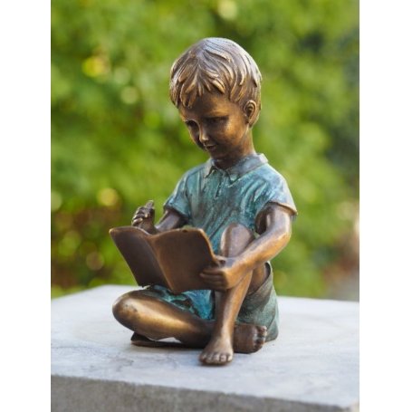 Pronssinen patsas "Boy Drawing In Book"