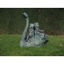Pronssinen Joutsen patsas "3 Children on Swan"