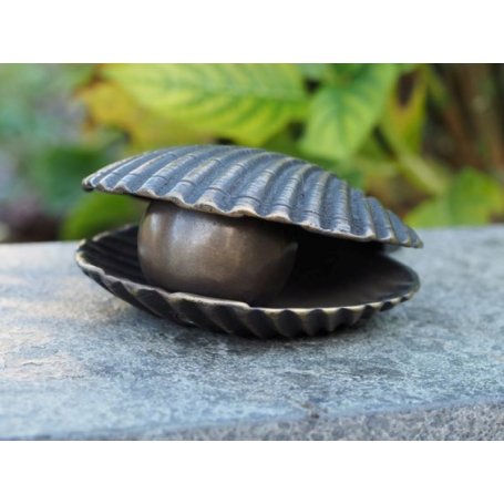 Pronssinen simpukka patsas "Mini Shell Urn"