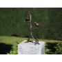 Pronssinen lintu patsas "Linnut oksalla"