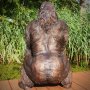 Pronssinen Gorilla patsas "King Kong"