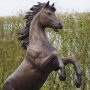 Pronssinen Ori patsas "Staggering Horse"