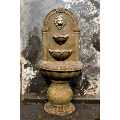 Seinäsuihkulähde leijonalla