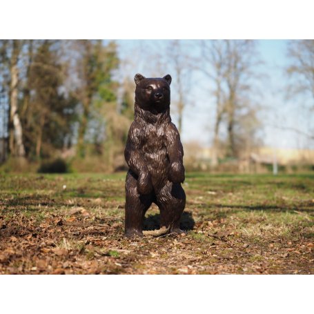 Pronssinen karhu patsas "Karhun tervehdys"