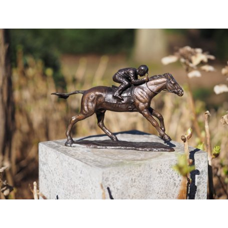 Pieni Pronssinen hevospatsas "Jockey on horse "