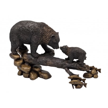 Pronssinen karhuperhe patsas "Bear family on a log"