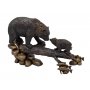 Pronssinen karhuperhe patsas "Bear family on a log"