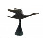 Pronssinen muisto lintupatsas "Urn Tripod Bird"