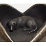 Pronssinen sydänmuisto patsas "Dog With Heart Urn"
