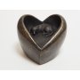 Pronssinen sydänmuisto patsas "Dog With Heart Urn"