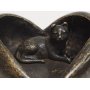 Pronssinen sydänmuisto patsas "Cat With Heart Urn"