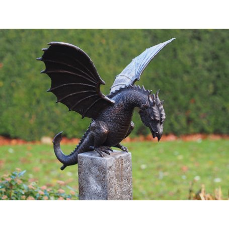 Pronssinen lohikäärme patsas "Dragon Fountain Without Rock"