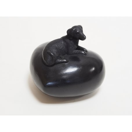 Pronssinen koirapatsas "Dog With Heart Urn"