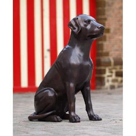 Pronssinen koirapatsas "Labradorinnoutaja"