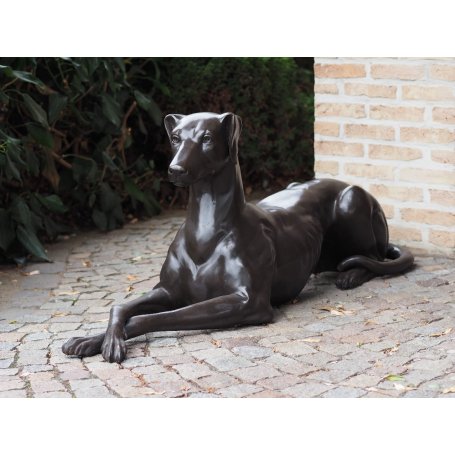 Pronssinen vinttikoira patsas "Dog Lying"
