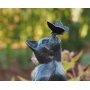 Pronssinen kissa- ja perhonen patsas "Cat With Butterfly"