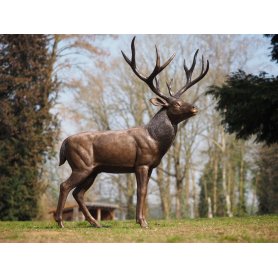 Pronssinen Peura patsas "Standing deer"