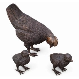 Pronssinen kanaperhe patsas "Hen with chicks"