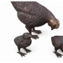 Pronssinen kanaperhe patsas "Hen with chicks"